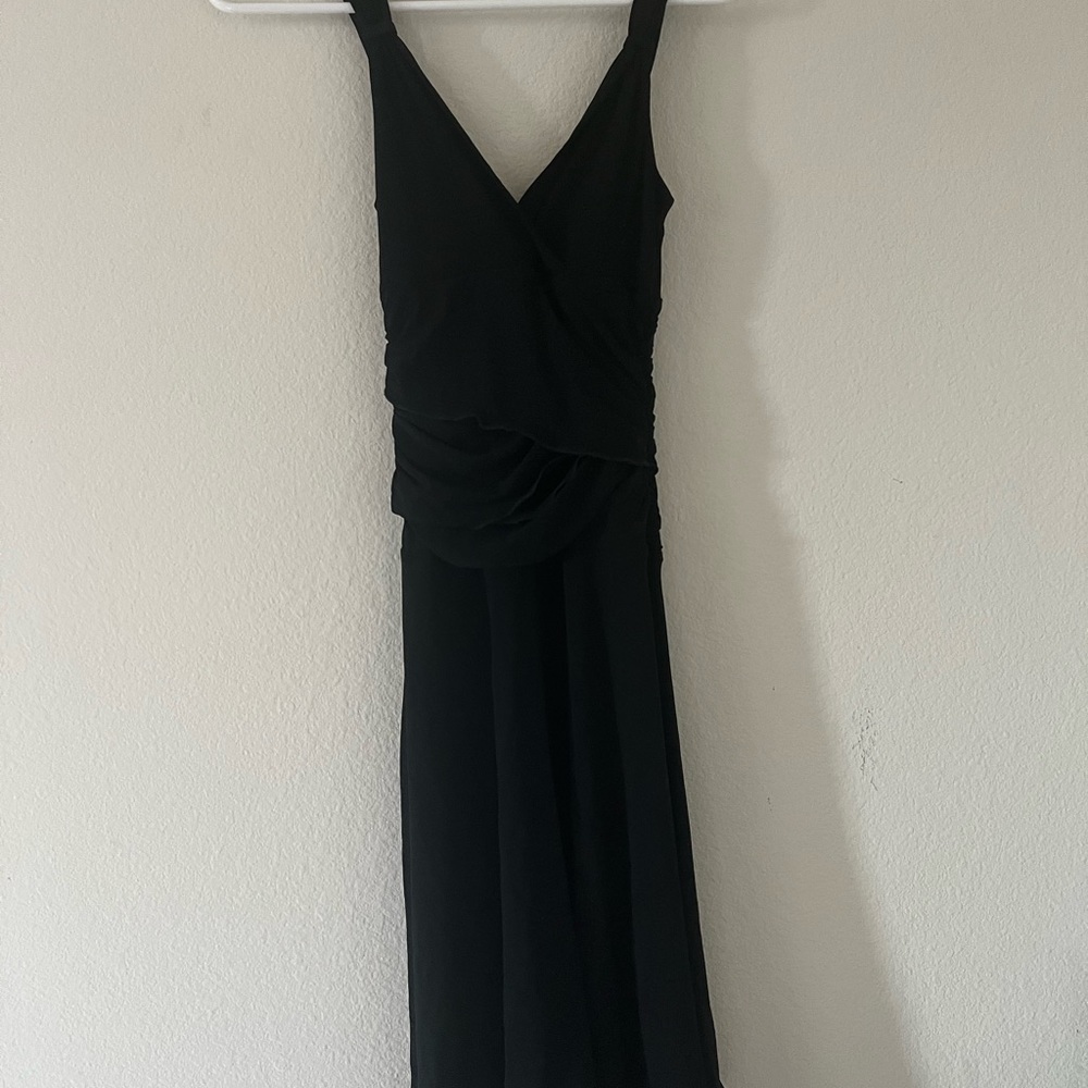 BEBE SlEEVELESS V-NECk & BACK SLINKY LIGHT STRETCH BLACK DRESS - WOMEN’S XS